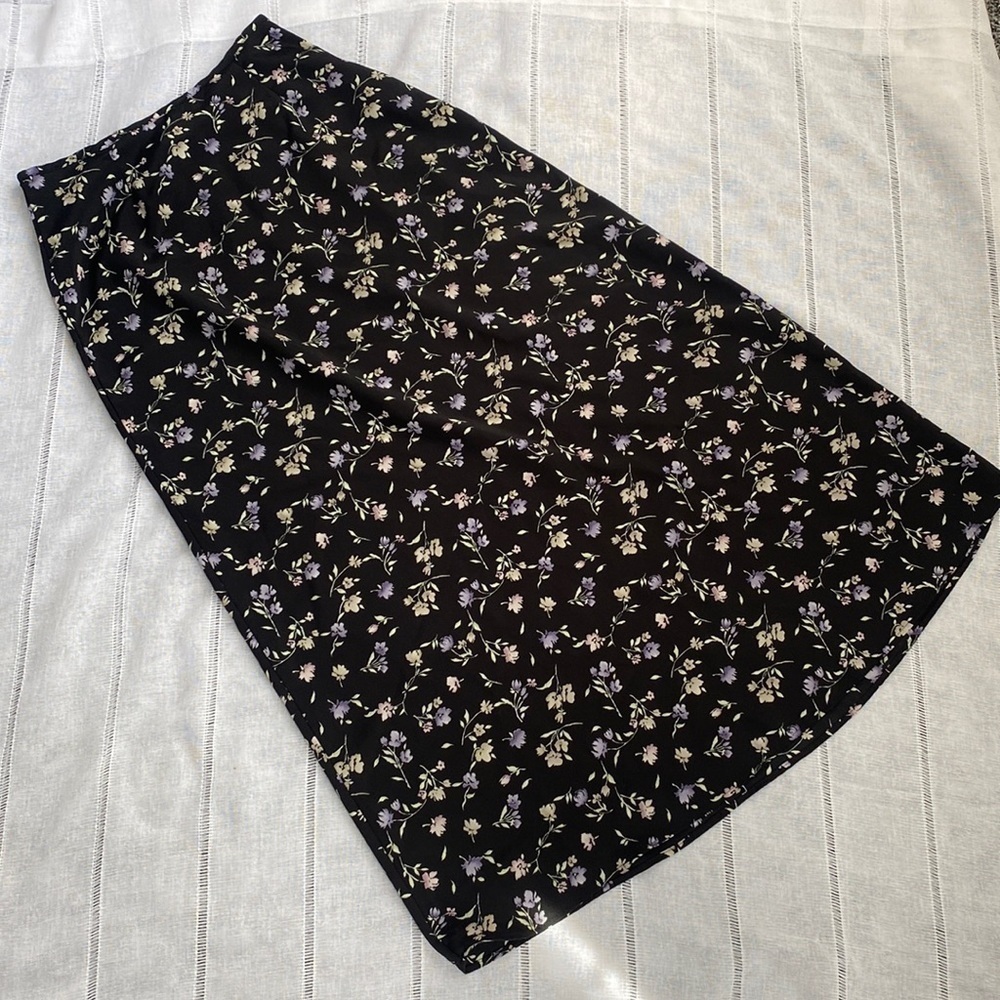 Chic Floral Black Maxi Skirt